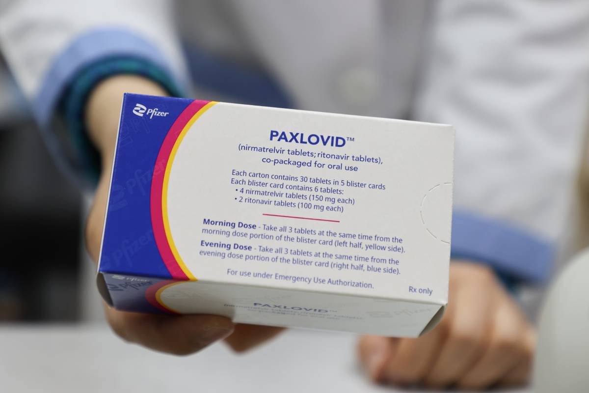 Envase del antiviral para covid-19 Paxlovid. 